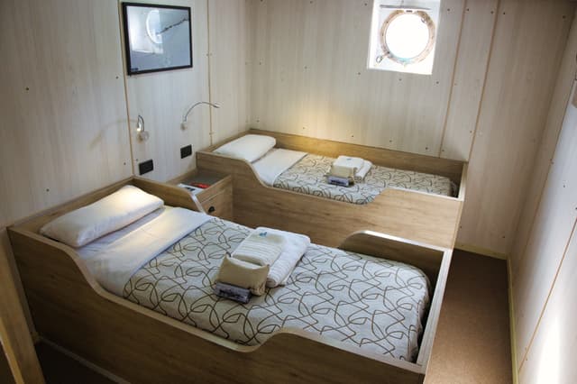 Ushuaia Standard Plus Twin cabin