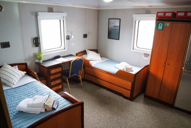 Ushuaia Superior Twin cabin