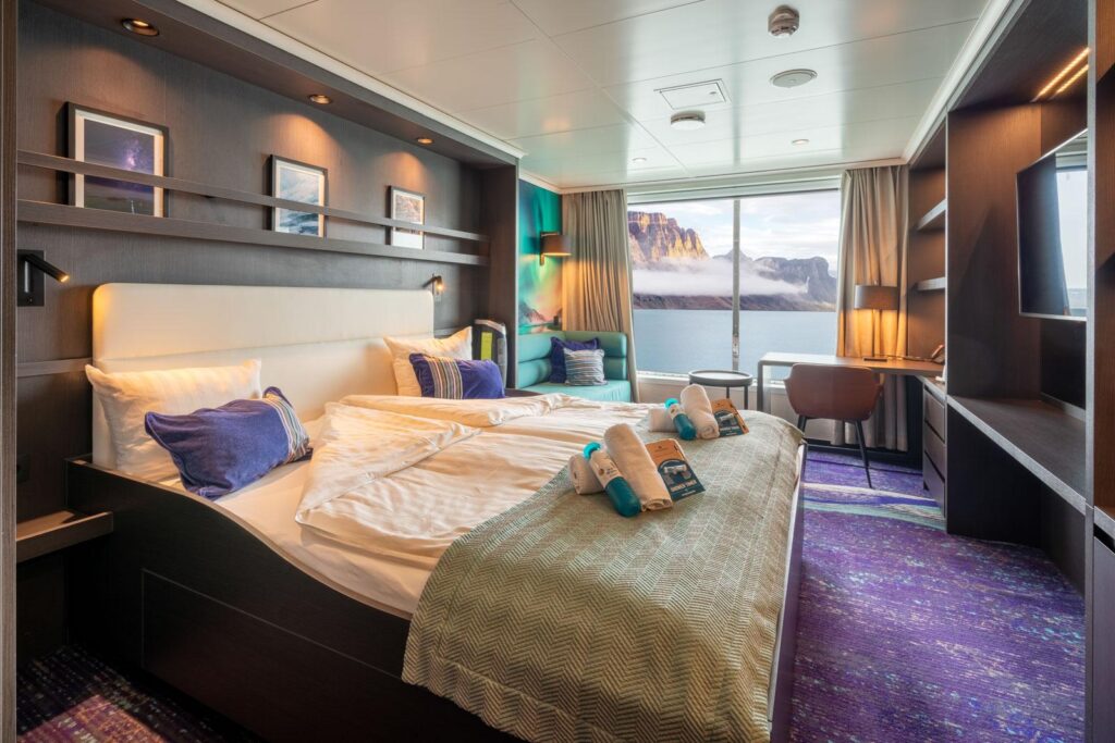Hondius junior suite cabin