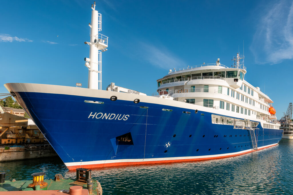 Hondius ship exterior