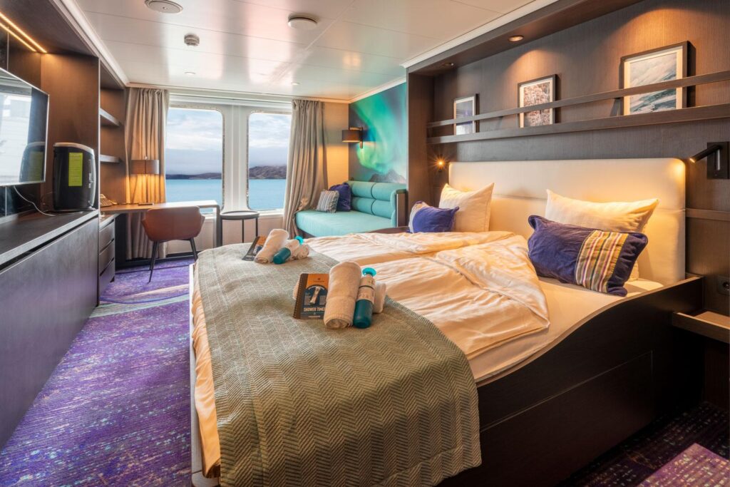 Hondius superior cabin