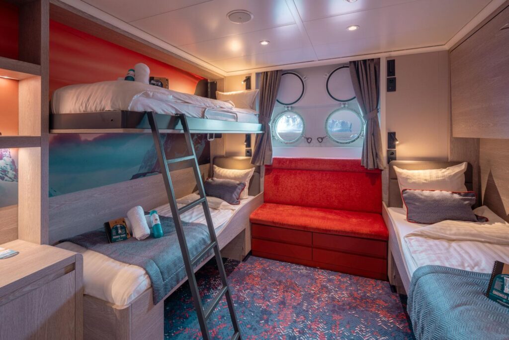 Hondius triple porthole cabin