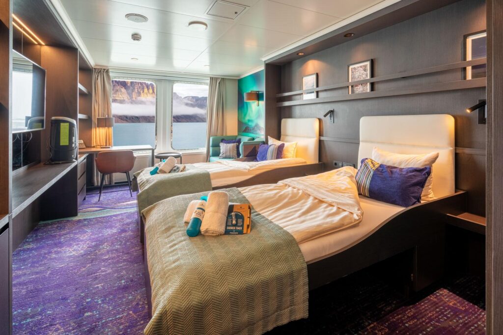 Hondius twin deluxe cabin