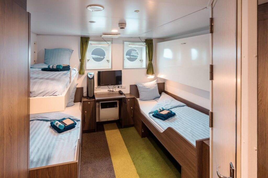 Ortelius triple porthole cabin