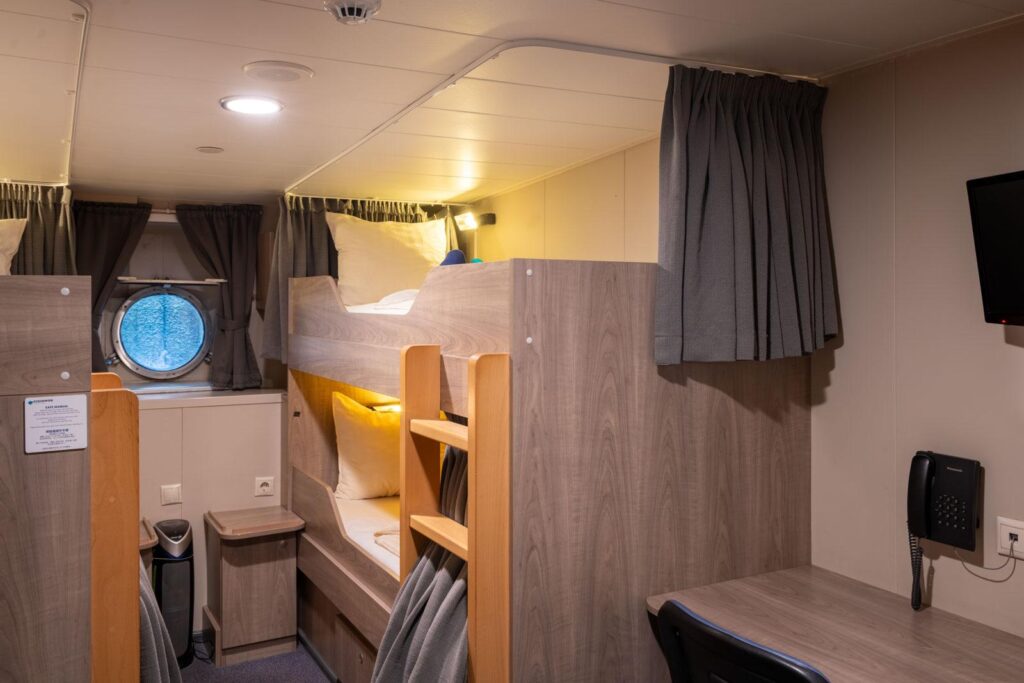 Plancius quadruple porthole cabin