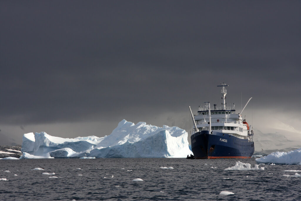 Plancius ship exterior